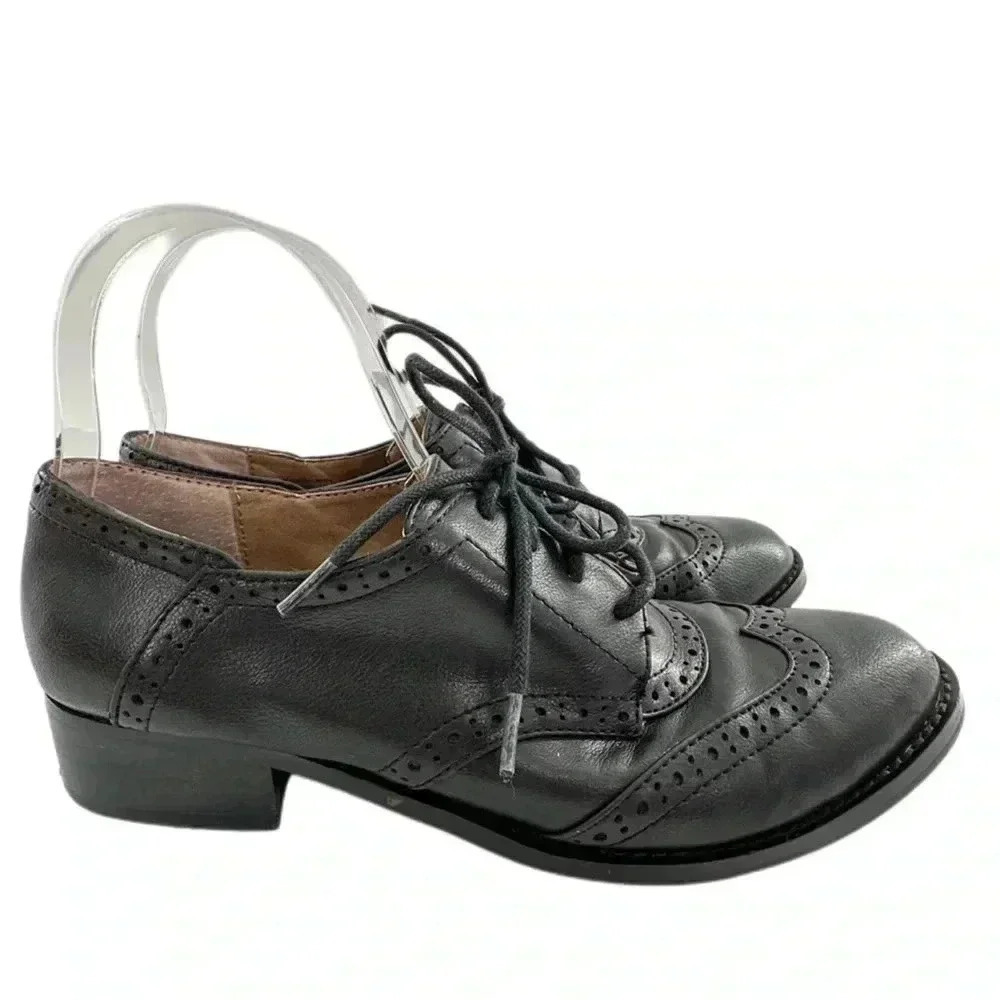 Adrienne Vittadini Biome flats size 7 black faux leather spectator oxfords